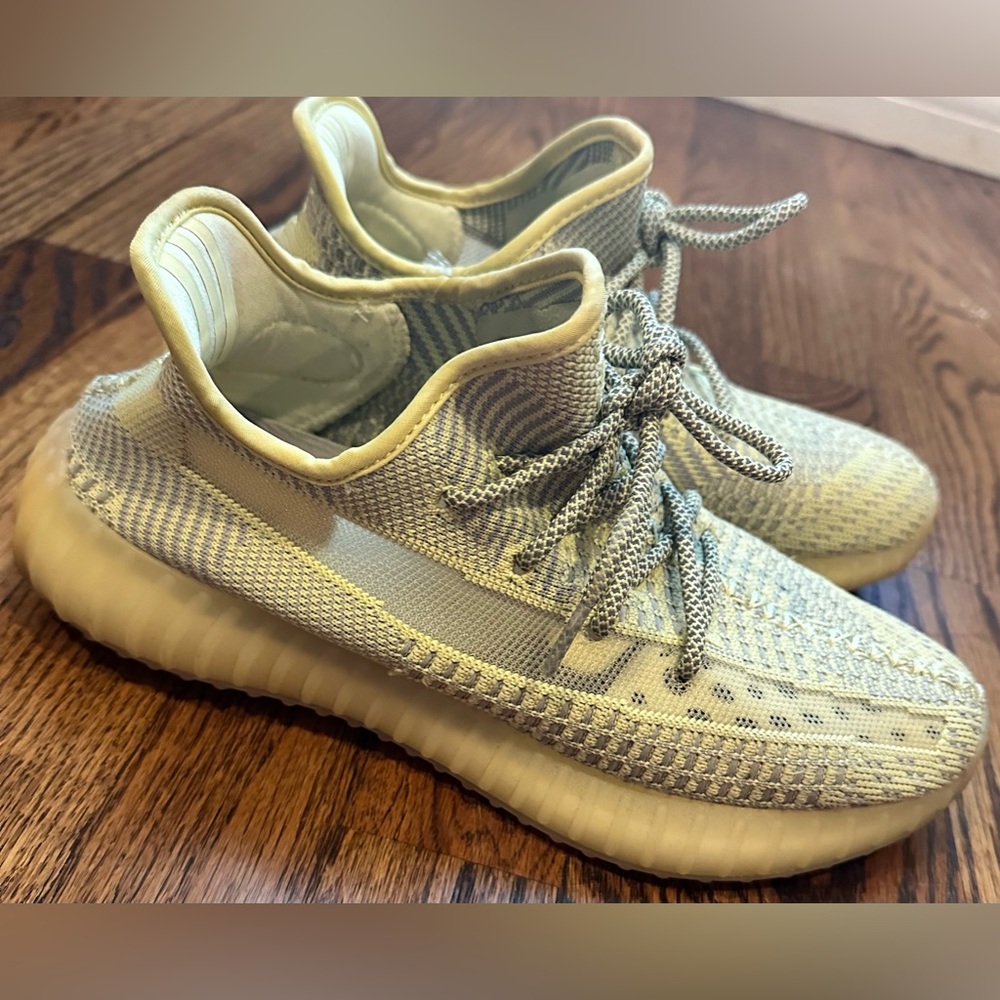 Authentic Adidas Yeezy Boost 350 V2 Antlia Reflective 100% clean